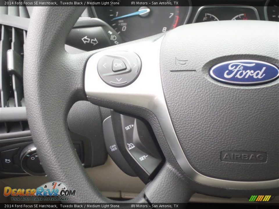 2014 Ford Focus SE Hatchback Tuxedo Black / Medium Light Stone Photo #18