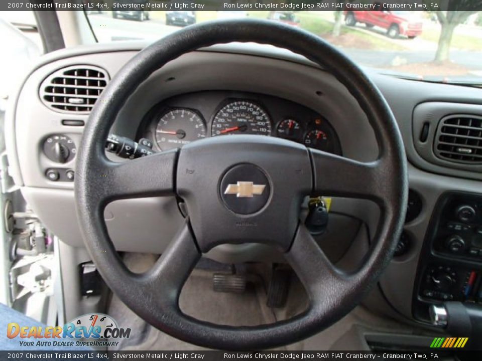 2007 Chevrolet TrailBlazer LS 4x4 Silverstone Metallic / Light Gray Photo #18