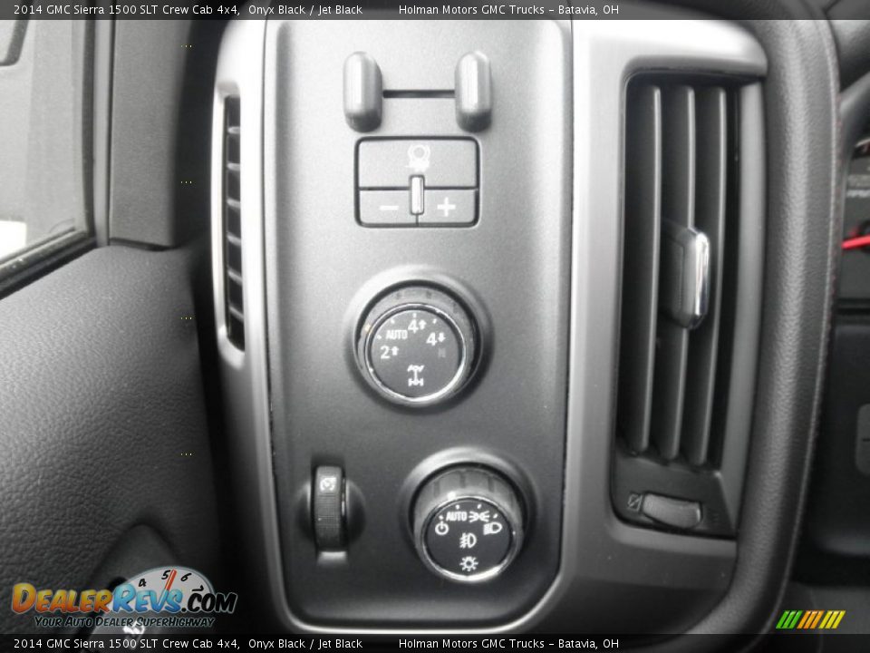 Controls of 2014 GMC Sierra 1500 SLT Crew Cab 4x4 Photo #28