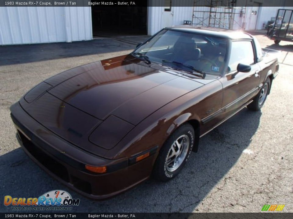 Front 3/4 View of 1983 Mazda RX-7 Coupe Photo #2