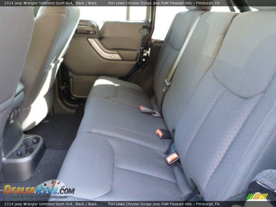 2014 Jeep Wrangler Unlimited Sport 4x4 Black / Black Photo #13