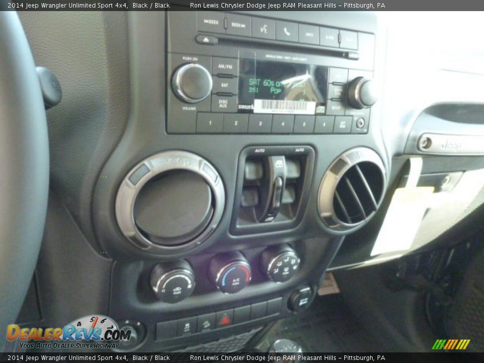 2014 Jeep Wrangler Unlimited Sport 4x4 Black / Black Photo #19
