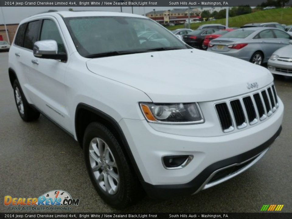 Front 3/4 View of 2014 Jeep Grand Cherokee Limited 4x4 Photo #7