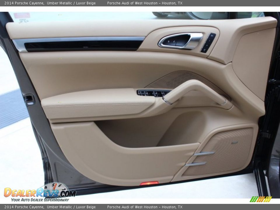 Door Panel of 2014 Porsche Cayenne  Photo #10