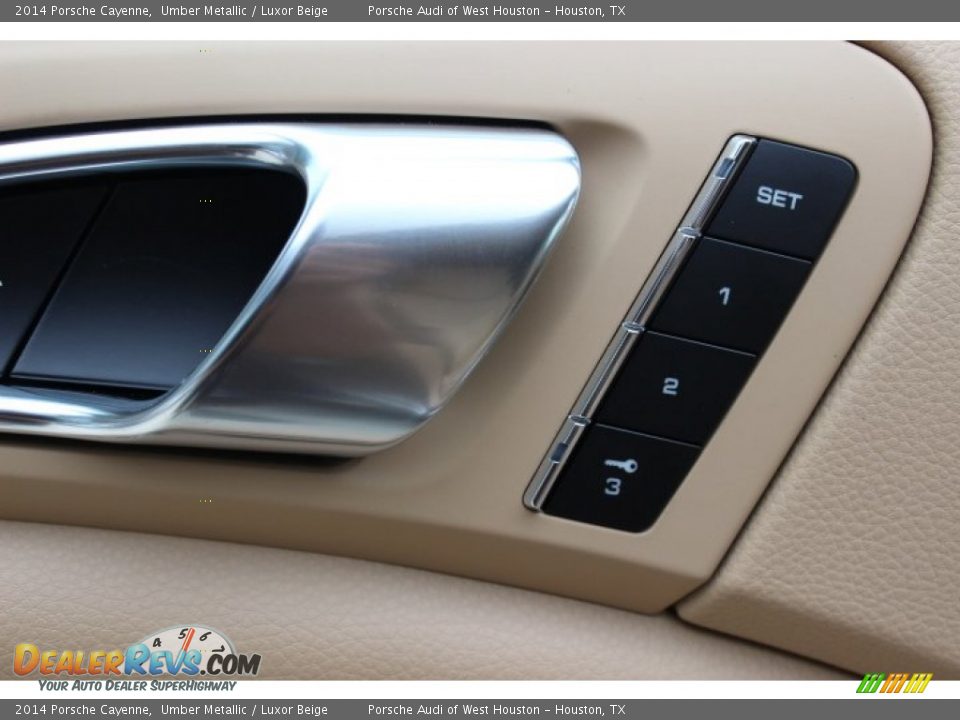 Controls of 2014 Porsche Cayenne  Photo #11