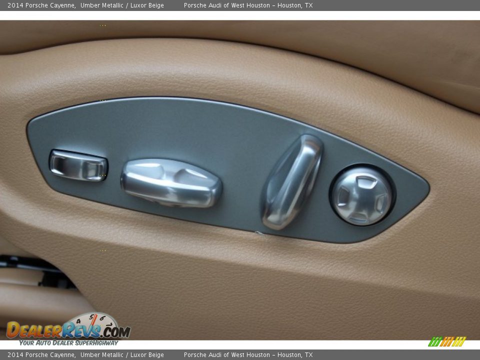 Controls of 2014 Porsche Cayenne  Photo #15