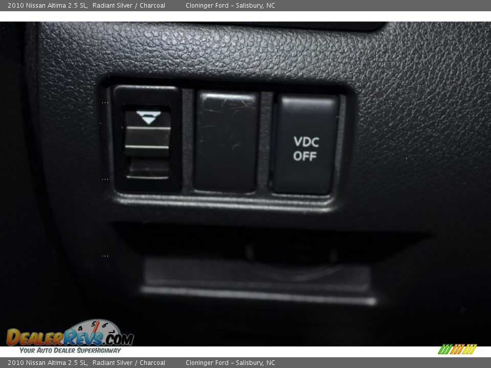2010 Nissan Altima 2.5 SL Radiant Silver / Charcoal Photo #24