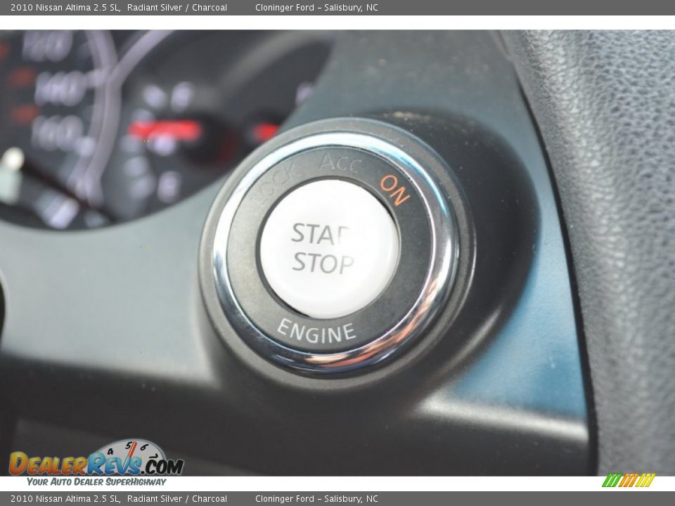 2010 Nissan Altima 2.5 SL Radiant Silver / Charcoal Photo #25