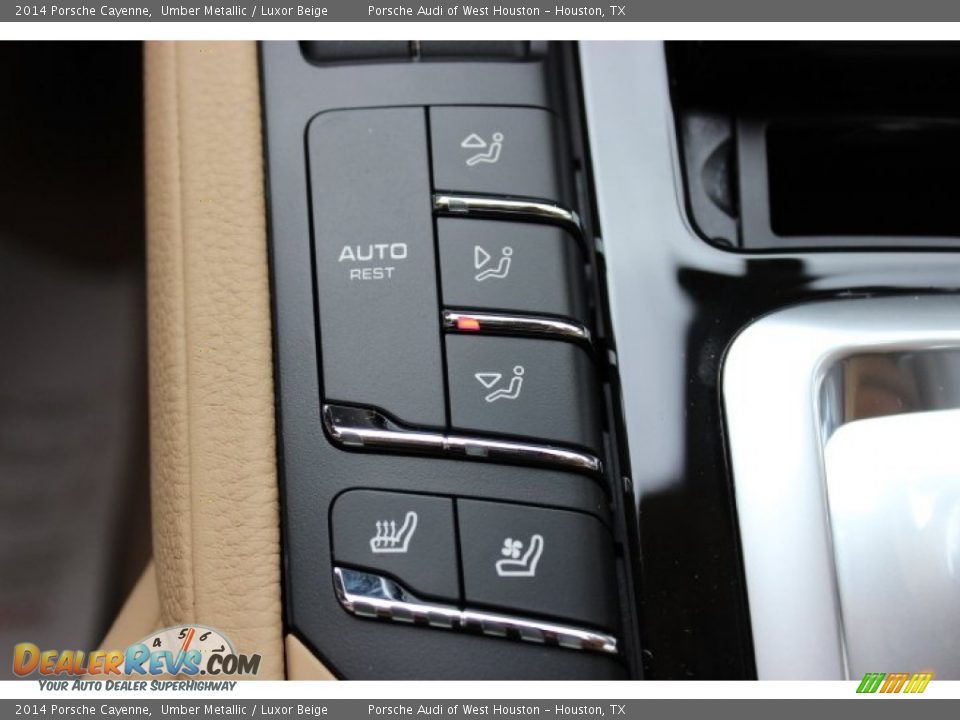 Controls of 2014 Porsche Cayenne  Photo #25