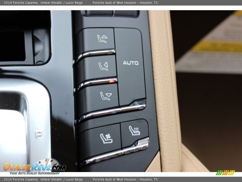 Controls of 2014 Porsche Cayenne  Photo #26