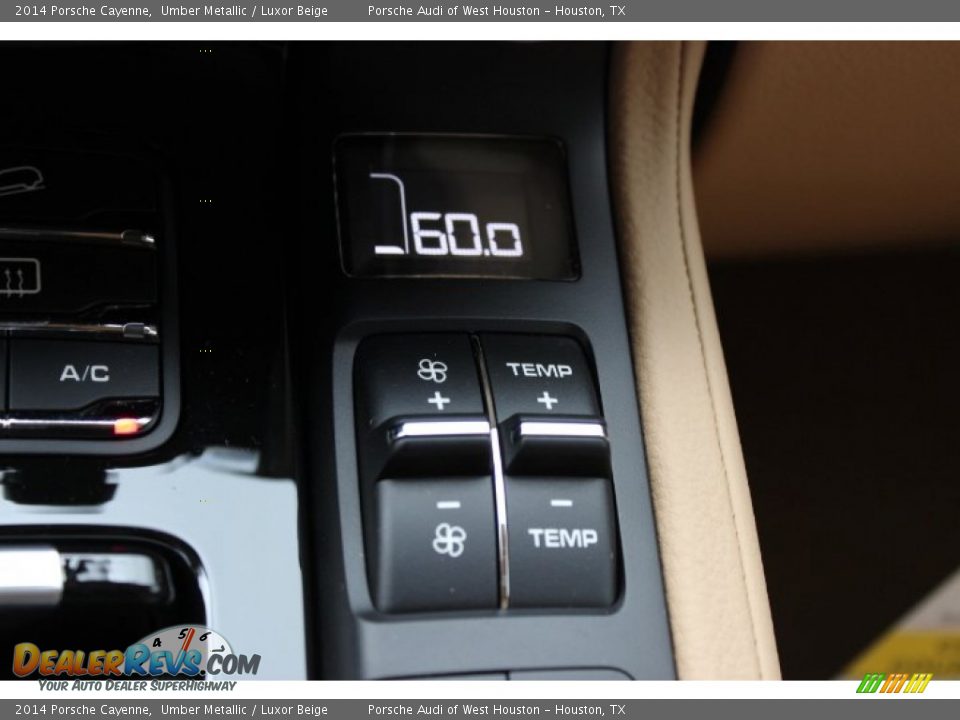 Controls of 2014 Porsche Cayenne  Photo #27