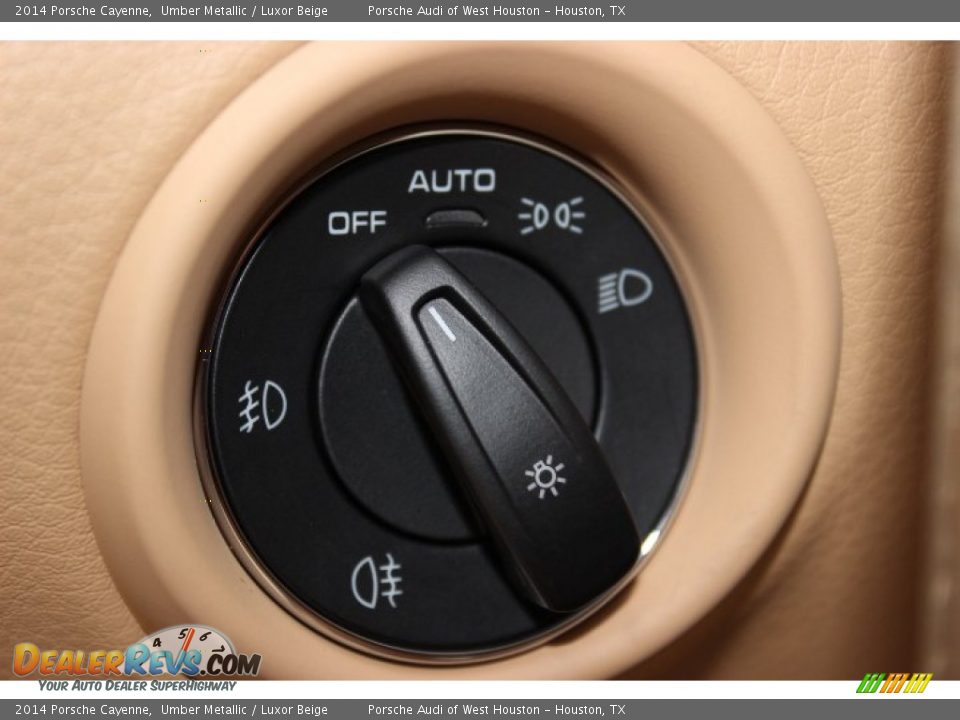 Controls of 2014 Porsche Cayenne  Photo #30