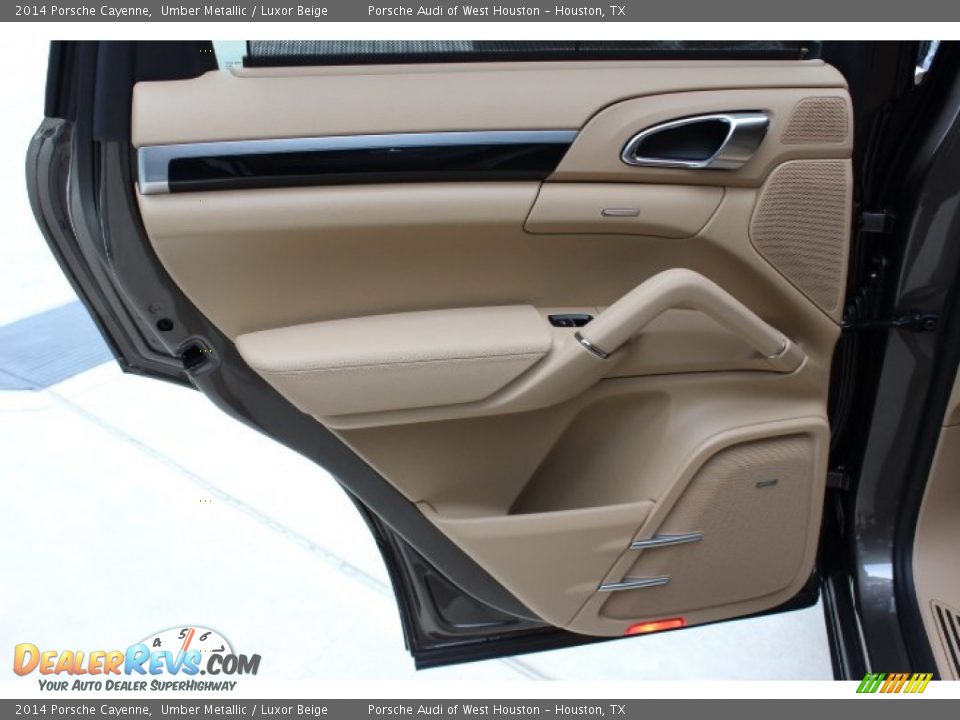 Door Panel of 2014 Porsche Cayenne  Photo #31