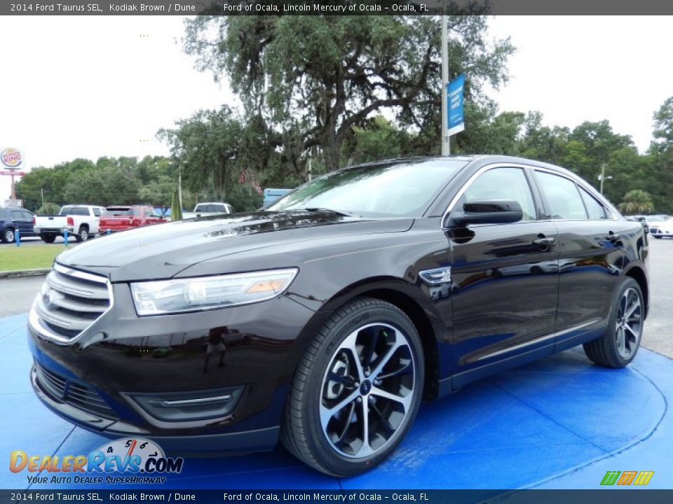 Front 3/4 View of 2014 Ford Taurus SEL Photo #1