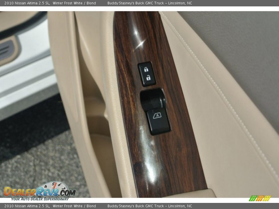 2010 Nissan Altima 2.5 SL Winter Frost White / Blond Photo #24