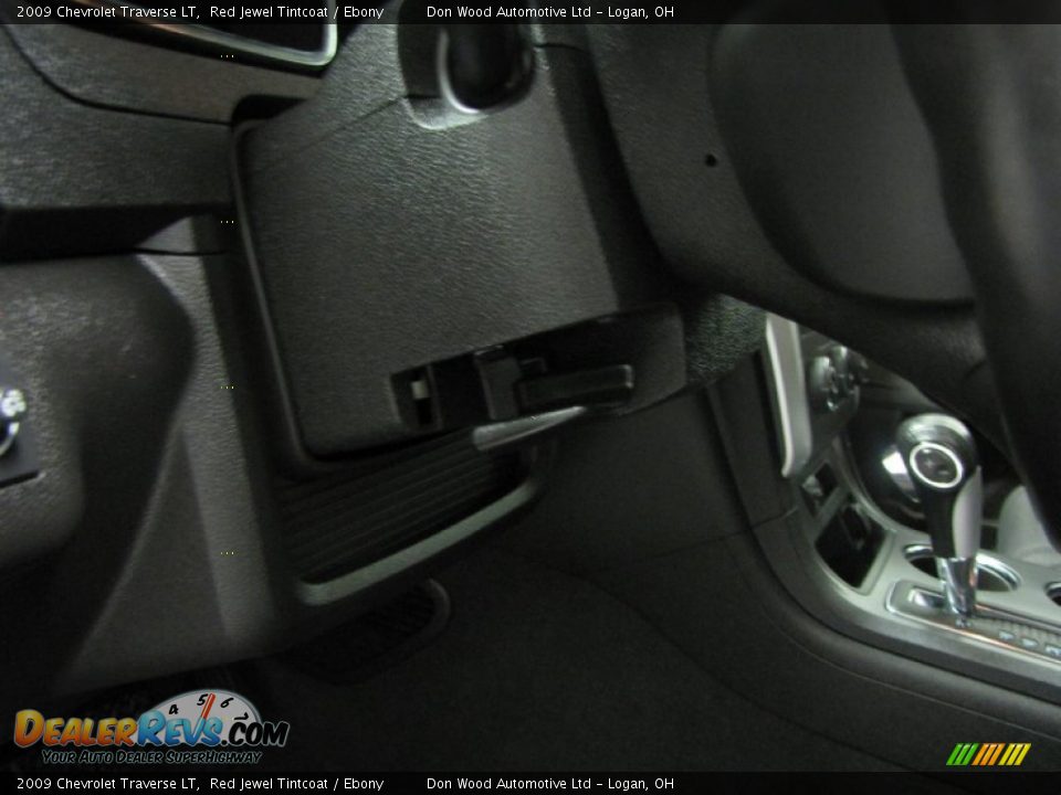 2009 Chevrolet Traverse LT Red Jewel Tintcoat / Ebony Photo #23