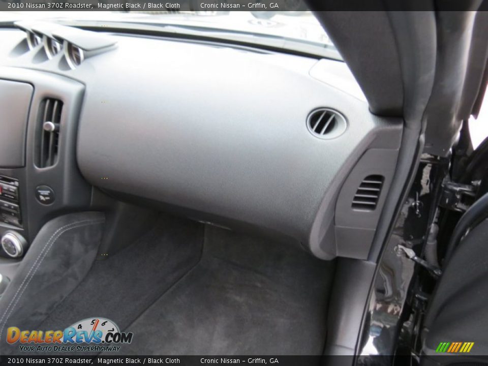 2010 Nissan 370Z Roadster Magnetic Black / Black Cloth Photo #17
