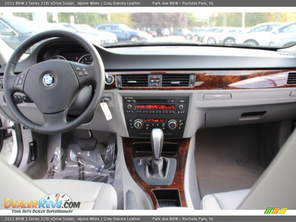 2011 BMW 3 Series 328i xDrive Sedan Alpine White / Gray Dakota Leather Photo #13
