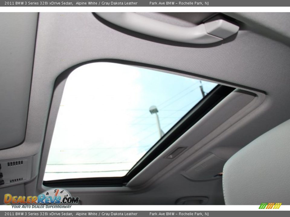 2011 BMW 3 Series 328i xDrive Sedan Alpine White / Gray Dakota Leather Photo #19