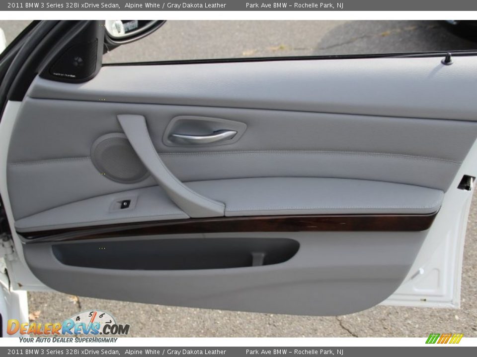 2011 BMW 3 Series 328i xDrive Sedan Alpine White / Gray Dakota Leather Photo #24