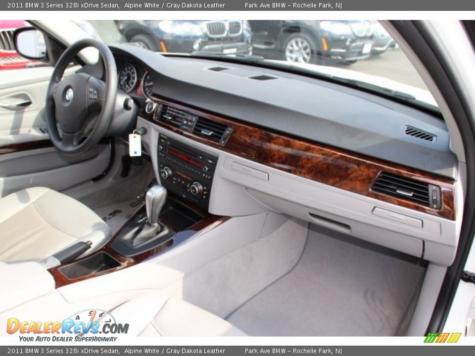 2011 BMW 3 Series 328i xDrive Sedan Alpine White / Gray Dakota Leather Photo #25