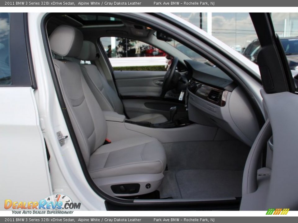 2011 BMW 3 Series 328i xDrive Sedan Alpine White / Gray Dakota Leather Photo #26