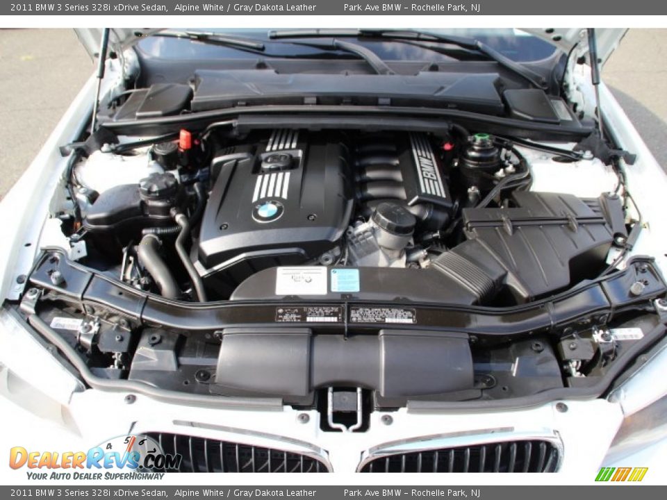 2011 BMW 3 Series 328i xDrive Sedan Alpine White / Gray Dakota Leather Photo #28