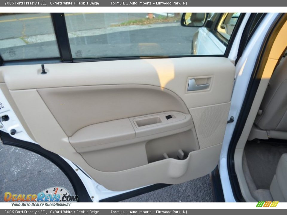 2006 Ford Freestyle SEL Oxford White / Pebble Beige Photo #18