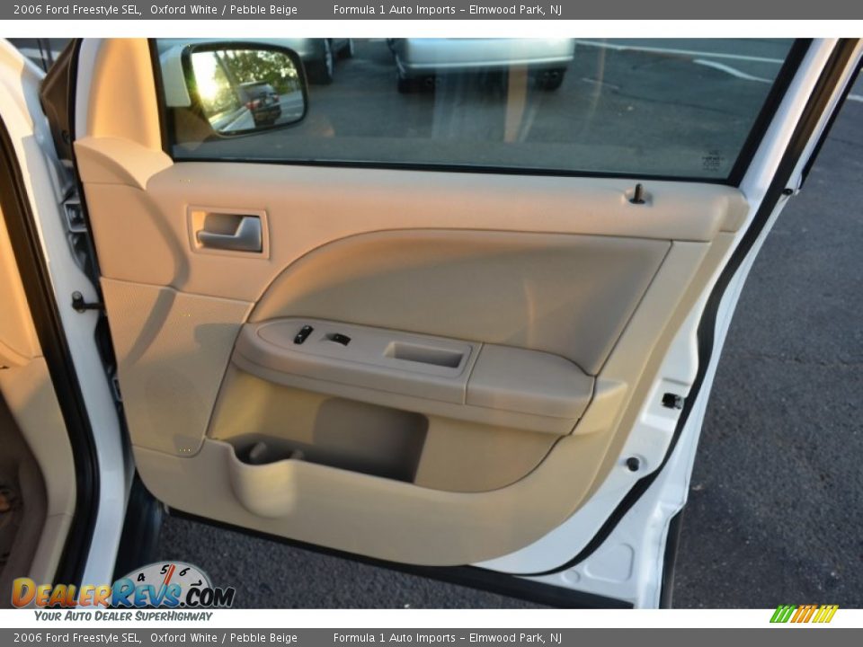 2006 Ford Freestyle SEL Oxford White / Pebble Beige Photo #20