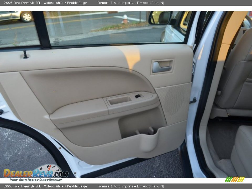 2006 Ford Freestyle SEL Oxford White / Pebble Beige Photo #22
