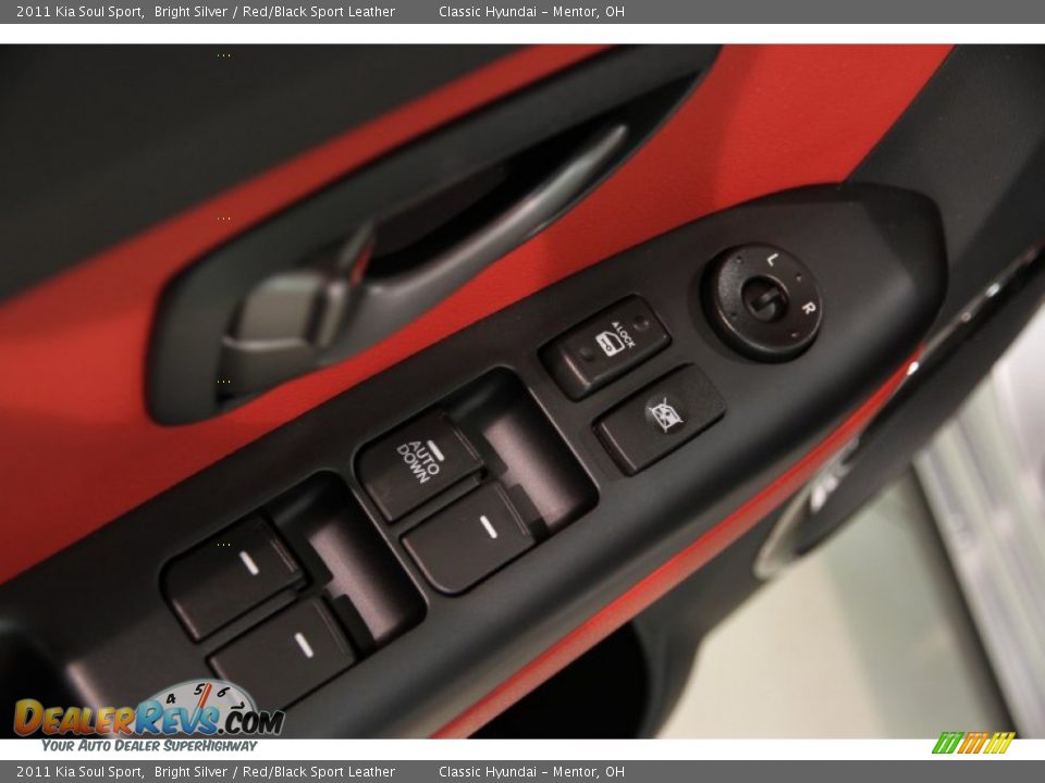 2011 Kia Soul Sport Bright Silver / Red/Black Sport Leather Photo #5