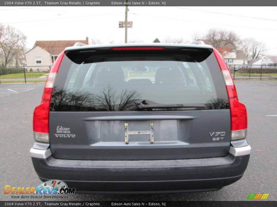 2004 Volvo V70 2.5T Titanium Gray Metallic / Graphite Photo #6