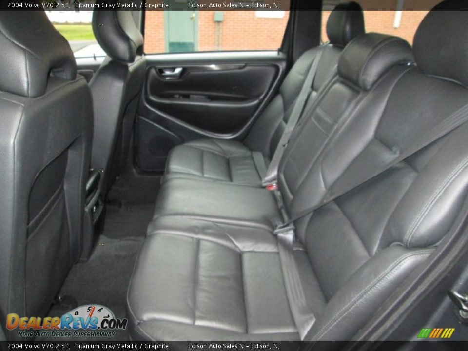 2004 Volvo V70 2.5T Titanium Gray Metallic / Graphite Photo #17