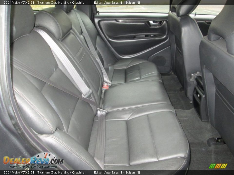 2004 Volvo V70 2.5T Titanium Gray Metallic / Graphite Photo #18