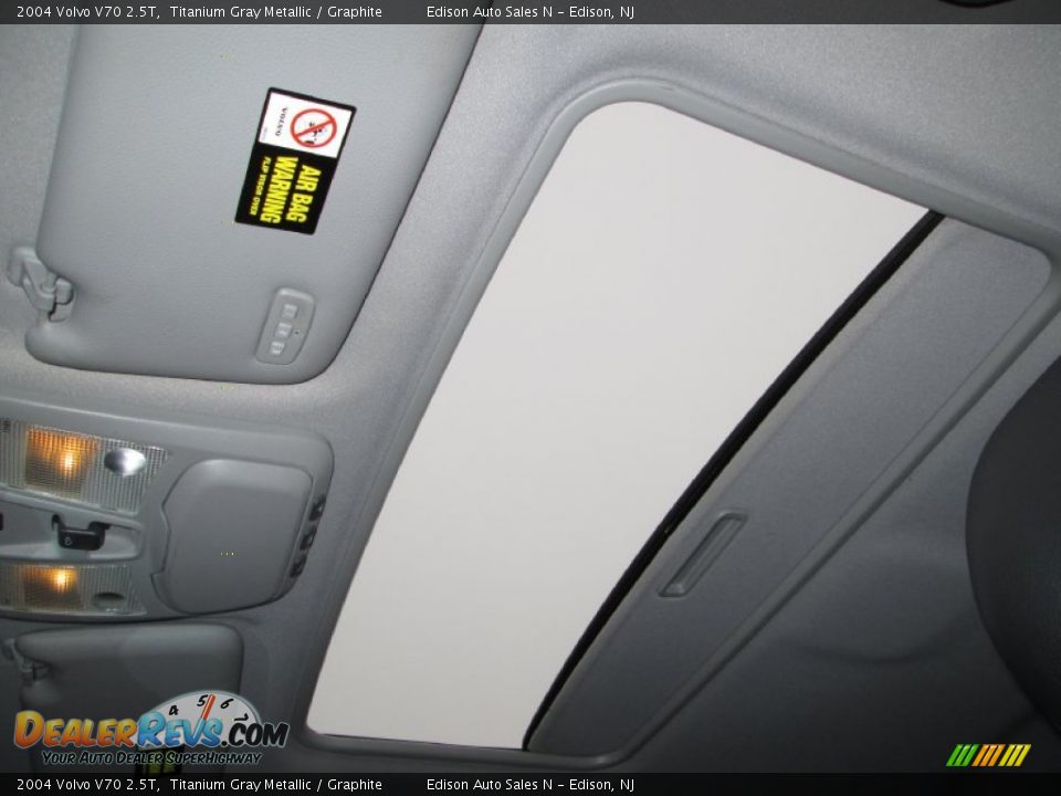 2004 Volvo V70 2.5T Titanium Gray Metallic / Graphite Photo #19