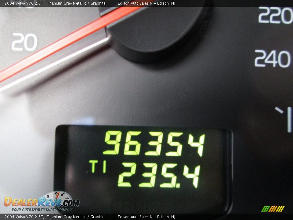 2004 Volvo V70 2.5T Titanium Gray Metallic / Graphite Photo #24