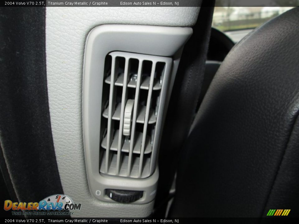 2004 Volvo V70 2.5T Titanium Gray Metallic / Graphite Photo #25