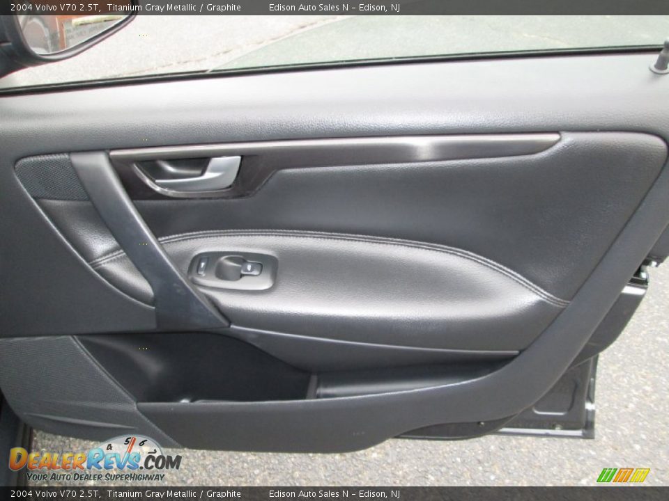 2004 Volvo V70 2.5T Titanium Gray Metallic / Graphite Photo #27