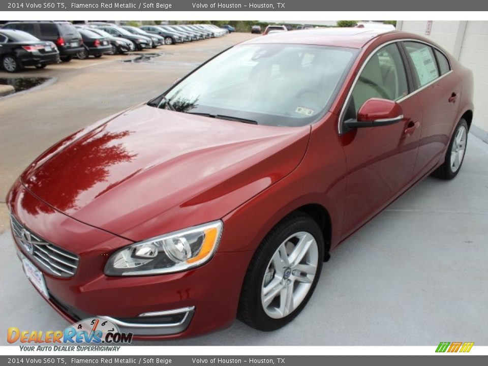 Front 3/4 View of 2014 Volvo S60 T5 Photo #3