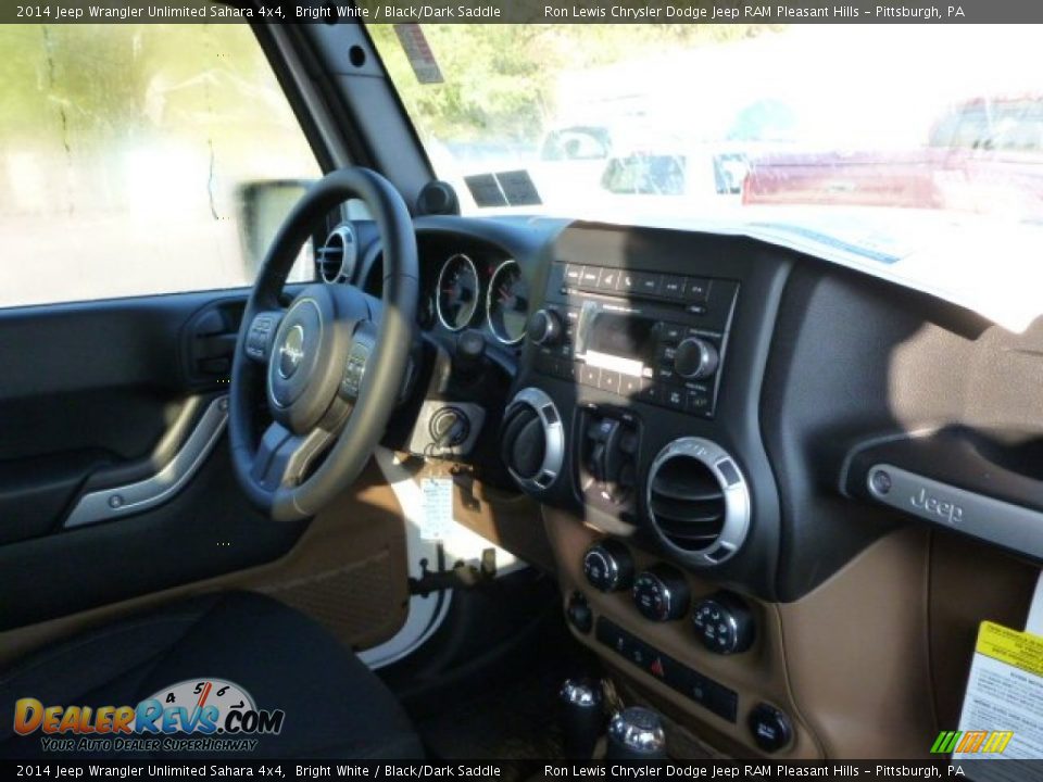 2014 Jeep Wrangler Unlimited Sahara 4x4 Bright White / Black/Dark Saddle Photo #7
