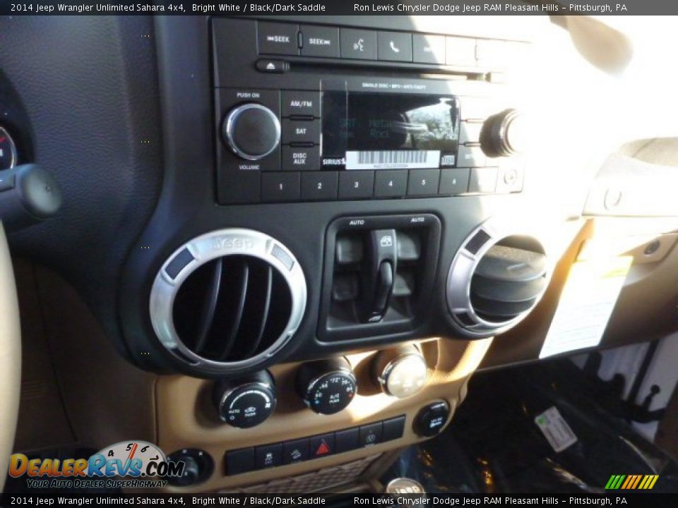 2014 Jeep Wrangler Unlimited Sahara 4x4 Bright White / Black/Dark Saddle Photo #19