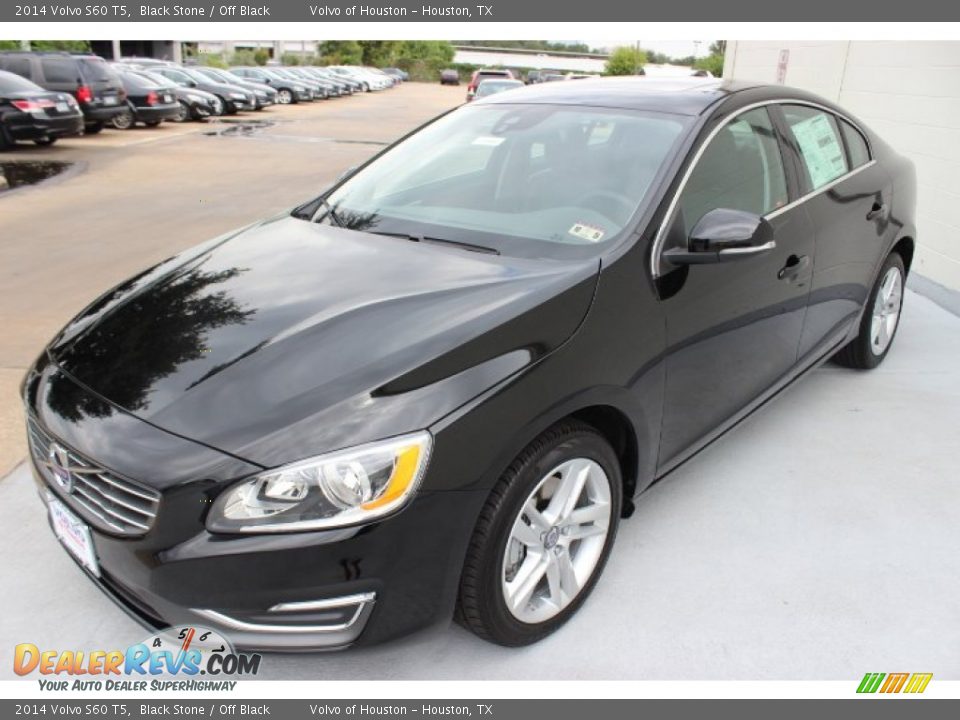 Front 3/4 View of 2014 Volvo S60 T5 Photo #3
