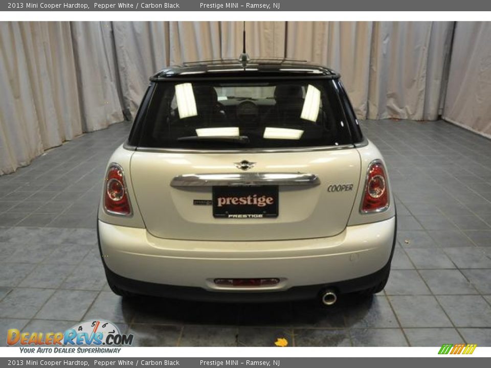 2013 Mini Cooper Hardtop Pepper White / Carbon Black Photo #17