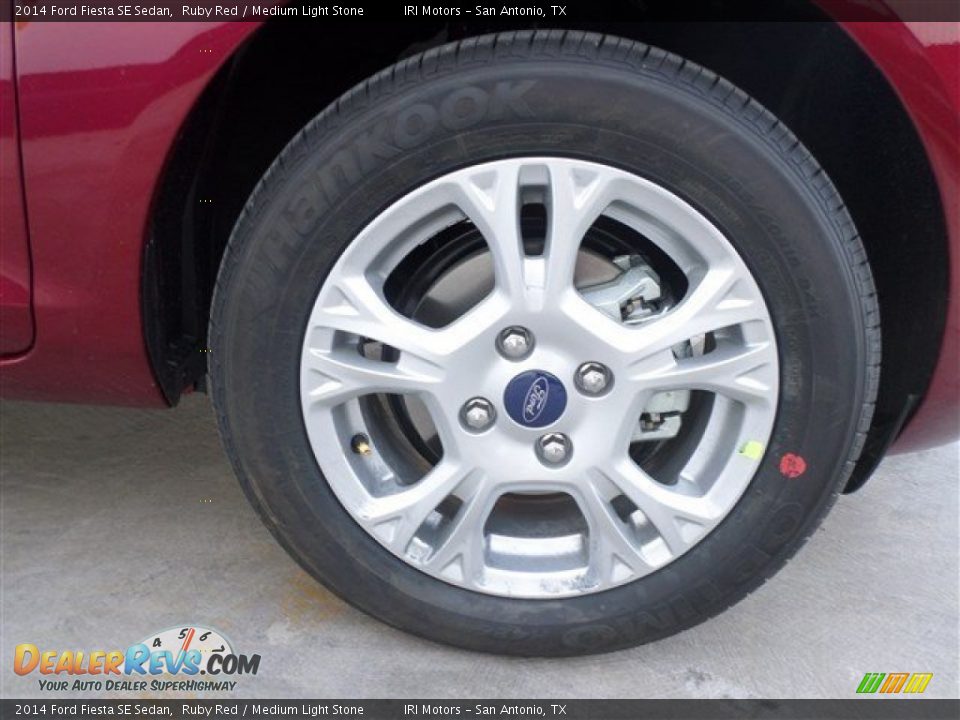2014 Ford Fiesta SE Sedan Ruby Red / Medium Light Stone Photo #8