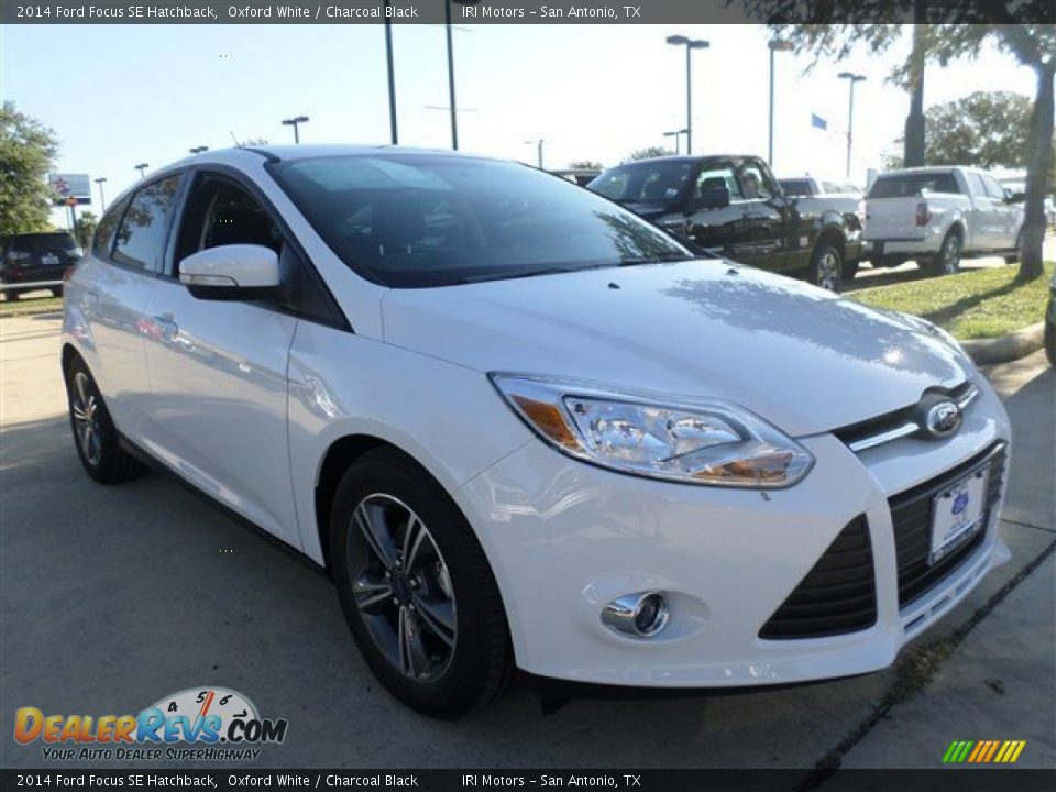 2014 Ford Focus SE Hatchback Oxford White / Charcoal Black Photo #7