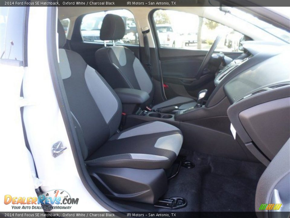 2014 Ford Focus SE Hatchback Oxford White / Charcoal Black Photo #9