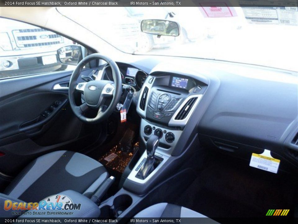 2014 Ford Focus SE Hatchback Oxford White / Charcoal Black Photo #11