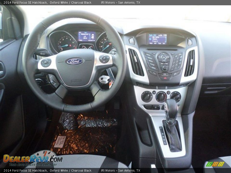 2014 Ford Focus SE Hatchback Oxford White / Charcoal Black Photo #16