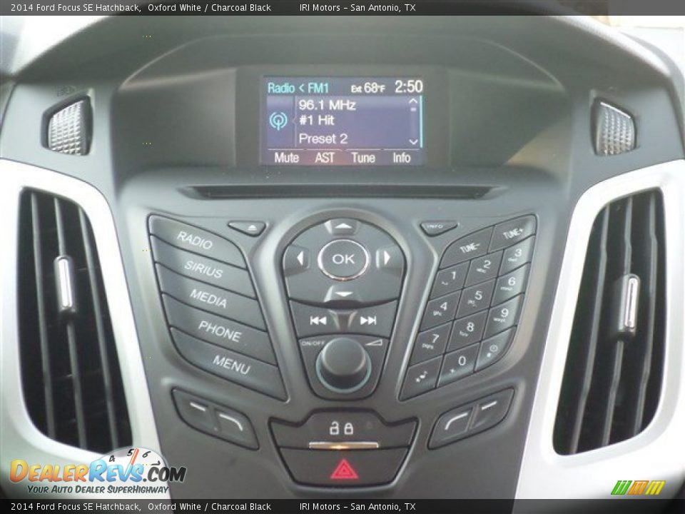 2014 Ford Focus SE Hatchback Oxford White / Charcoal Black Photo #20