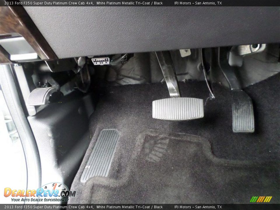 2013 Ford F350 Super Duty Platinum Crew Cab 4x4 White Platinum Metallic Tri-Coat / Black Photo #24
